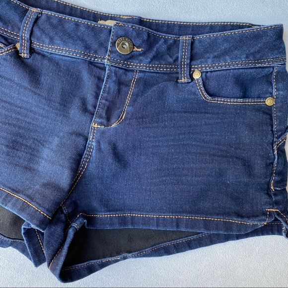 Blue Spice Sz5 stretchy Jean Shorts - Picture 1 of 5